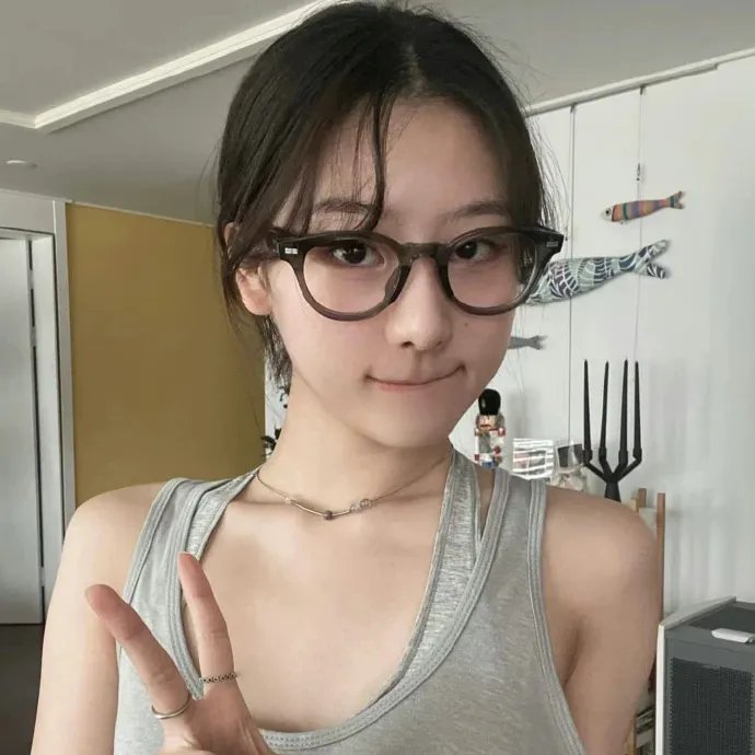 一位站立的人
